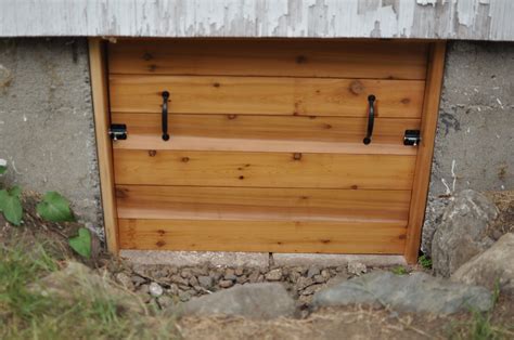 door for crawl space