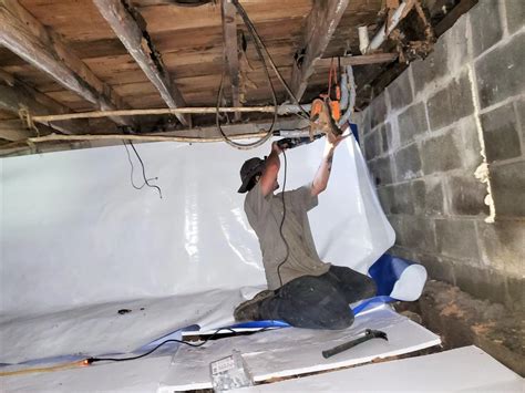 how to keep pipes from freezing in crawl space